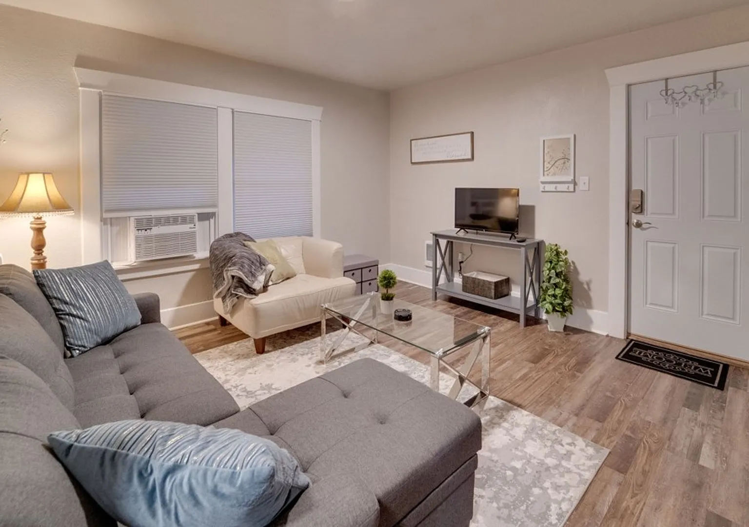 Garland district 1 bedroom apartment (Furnished) — Photo 2