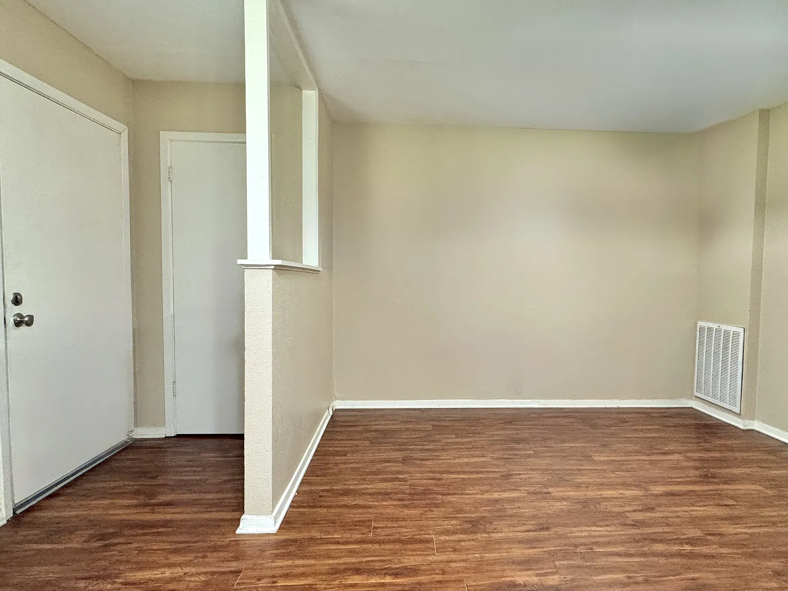 Canterbury House Apartments — Photo 4