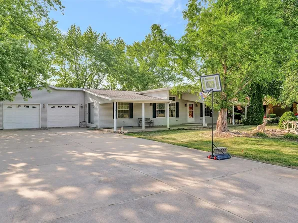 338 S Hislop Dr, Cissna Park, IL 60924