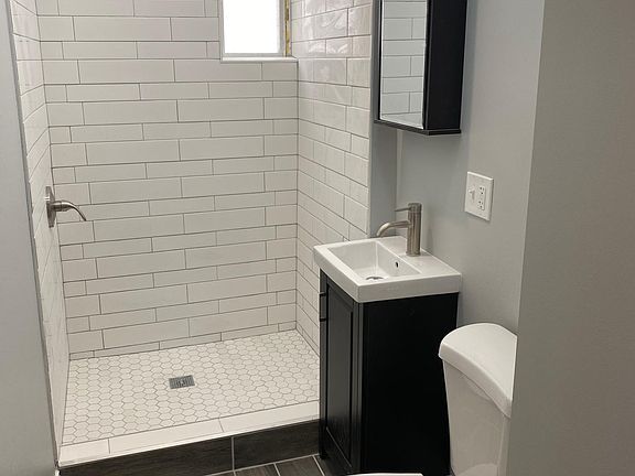 5th image of 1130 N Wolcott Ave #2R