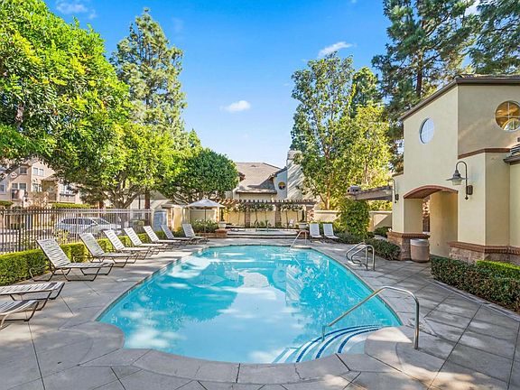 Community pool & spa