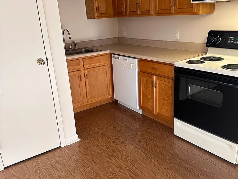 MER-Teresa Village Apartments — Photo 9