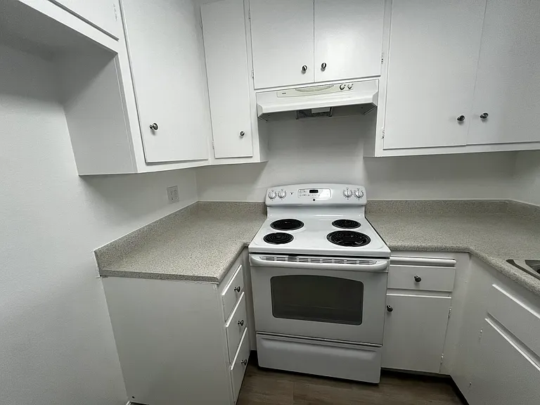 Beachwood Village Apartments — Photo 142