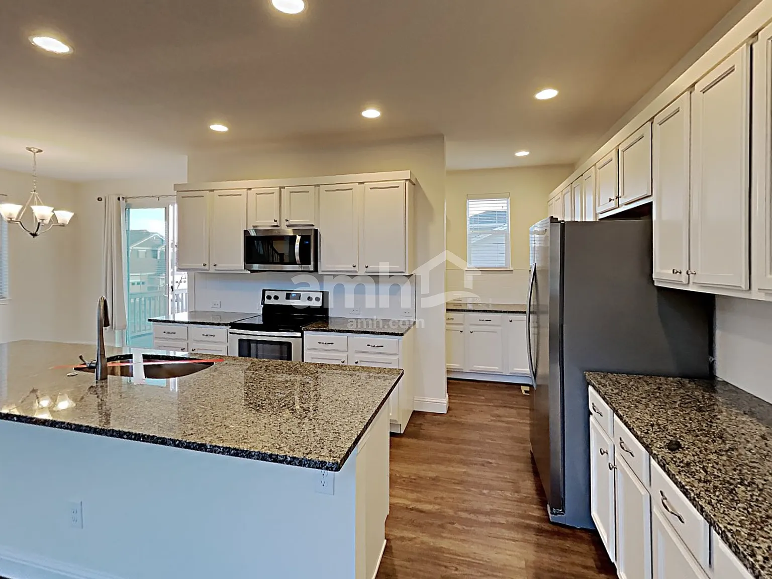 5 bed, 2.5 bath, 2569 sqft, $3,395 — Photo 4