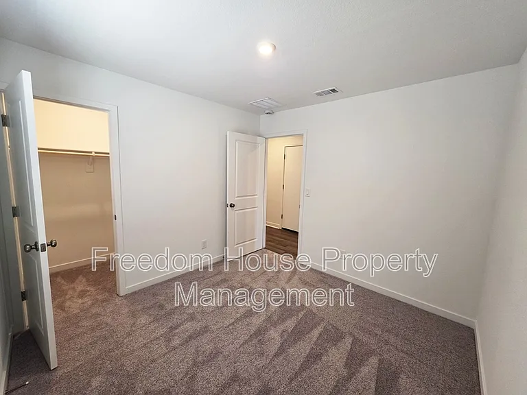 710 E Huyana Wind Dr — Photo 16