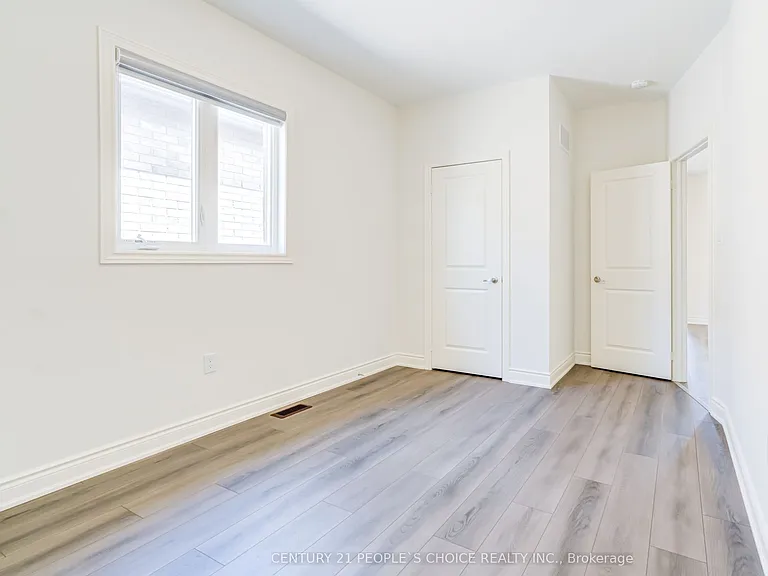 2237 Crystal Dr — Photo 35