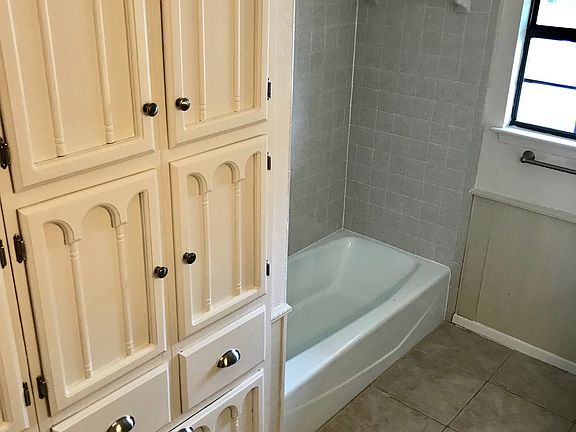 5th image of 15822 Eagle Cliff St