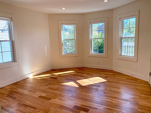 4th image of 163 Hudson St Floor 2