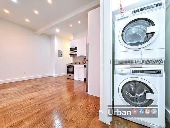 2nd image of 975 Washington Ave APT 1E