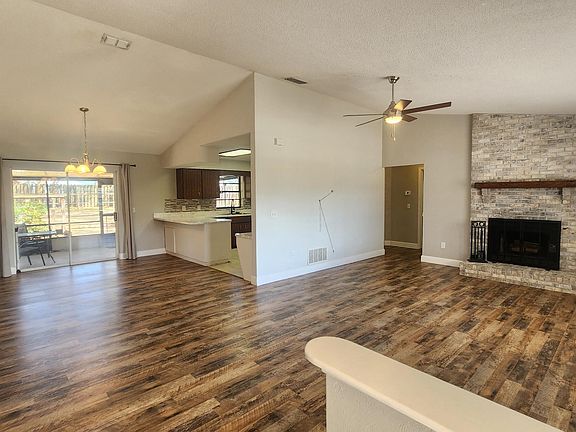 5th image of 4563 Hoyt Dr