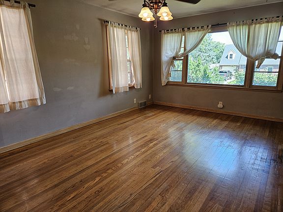 4th image of 3601 Woods Ave