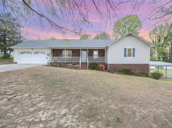 1300 W Vandalia Rd, Greensboro, NC 27406