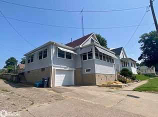 902 Spring St, Burlington, IA 52601