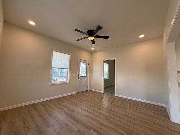 2nd image of 211 Frisco St