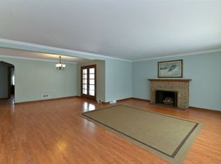 2042 Hagen Ln, Flossmoor, IL 60422