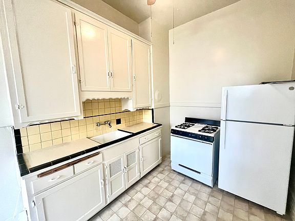 2nd image of 154 Downey St #3