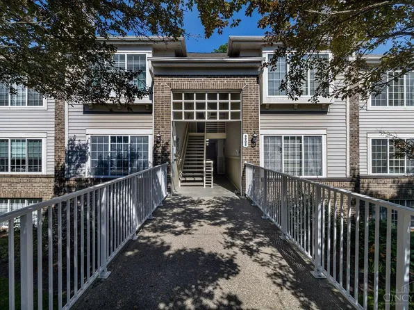9905 Regatta Dr Unit 201, Cincinnati, OH 45252