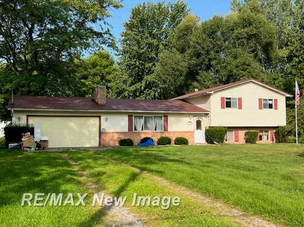 1560 S Badour Rd, Midland, MI 48640