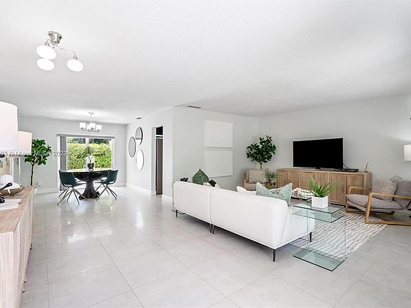 3rd image of 7731 Coquina Dr