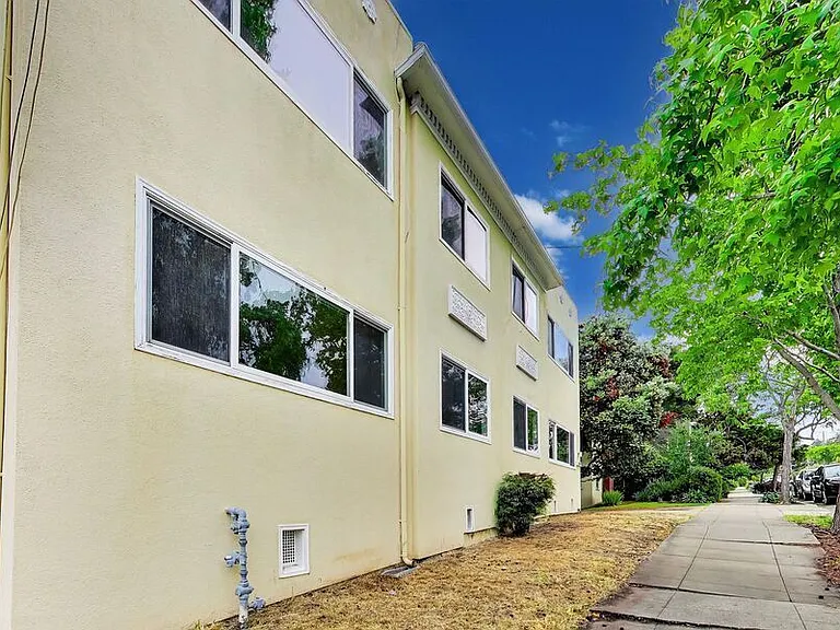 1534 Arch St #5 — Photo 16