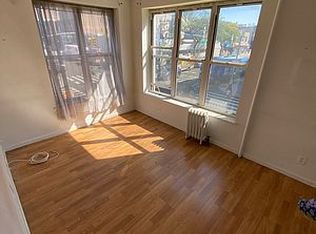 30-14 33rd St #2E, Astoria, NY 11102
