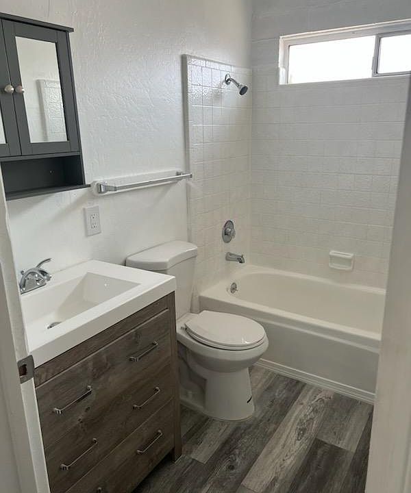 Remodeled bathroom w/ tub