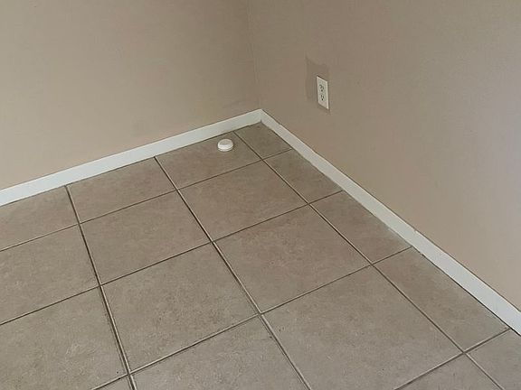 4th image of 2727 S Dellwood Dr