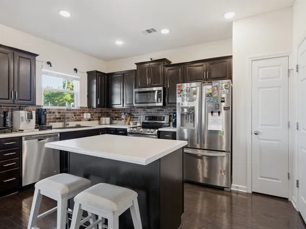 1203 Lumsley Dr, Lebanon, TN 37087