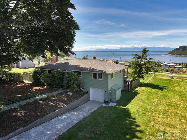 8216 Whidbey Drive, Clinton, WA 98236