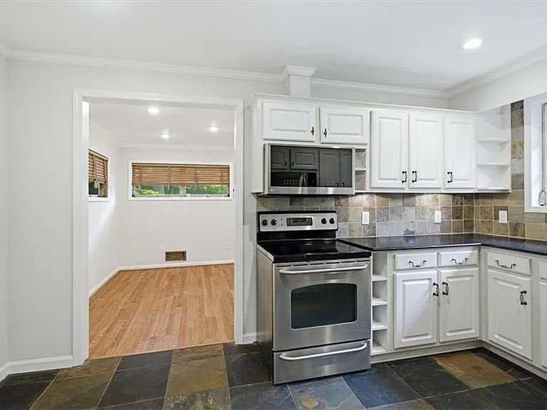 1513 Melrose Dr SW — Photo 10