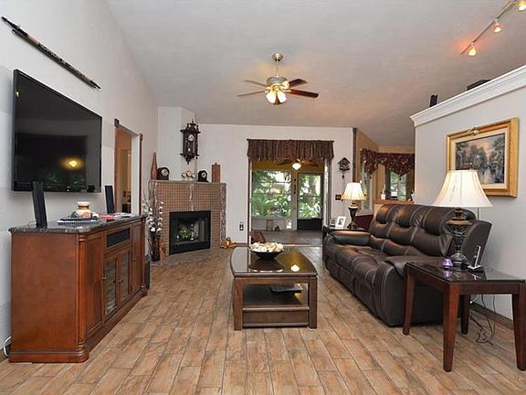 4th image of 317 Sun Oaks Ct