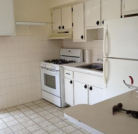 4th image of 2325 Taft St