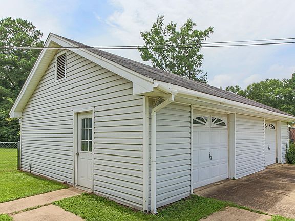 2nd image of 385 Ginger Ln