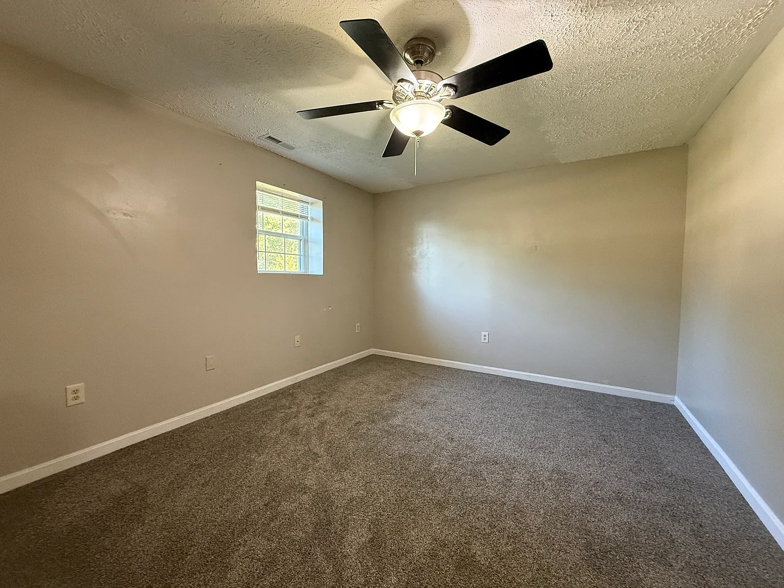 2 bed, 2092 sqft, $1,500 — Photo 2