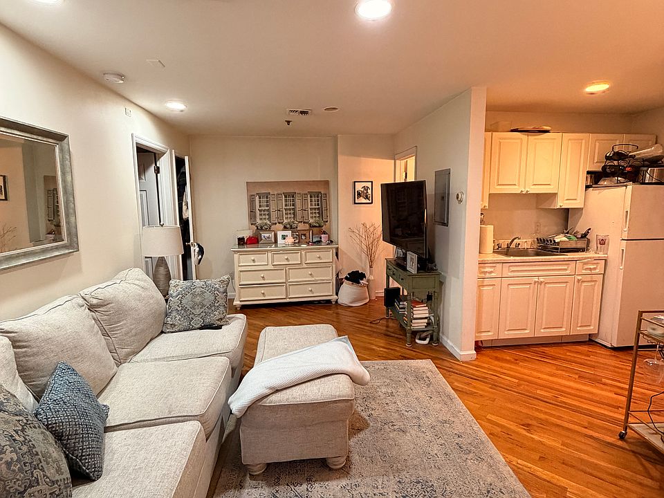 1st image of 315 11th St APT A