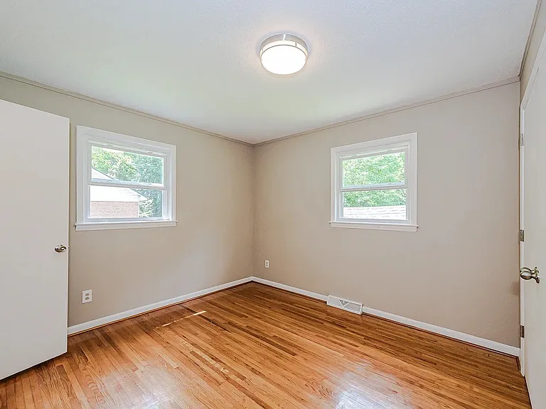 6814 Barrington Dr — Photo 12