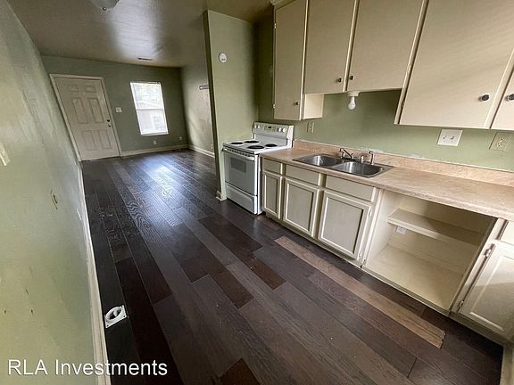 4th image of 828B Jane Dr