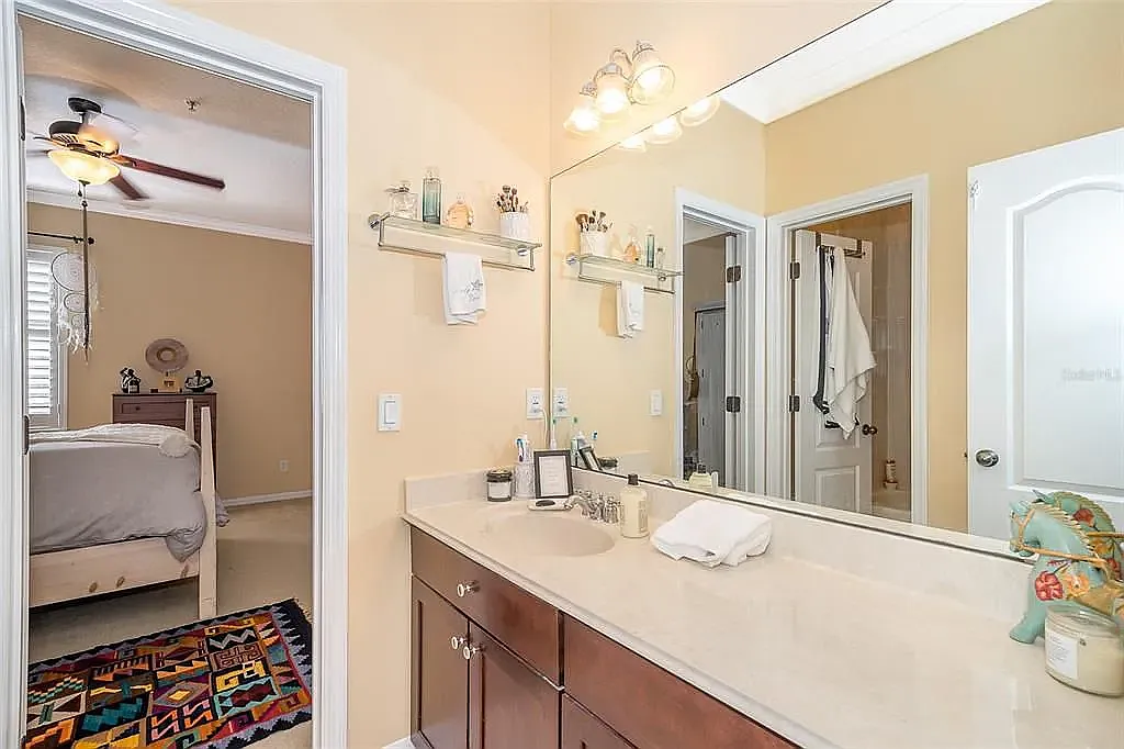 4 bed, 3.5 bath, 2650 sqft, $1,200 — Photo 4