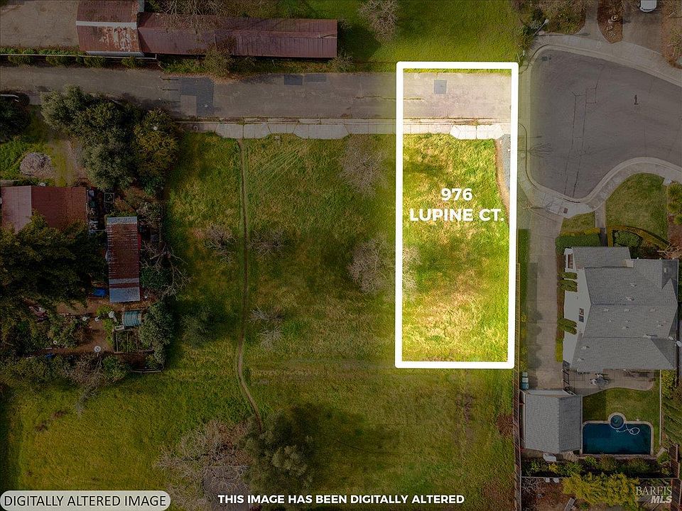 1st image of 976 Lupine Court