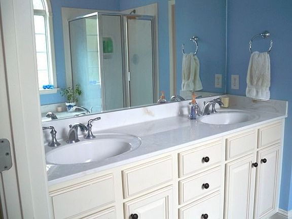 Master Bath/Spa w/ dbl vanity