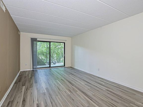 5th image of 458 Grand Ave Unit 1