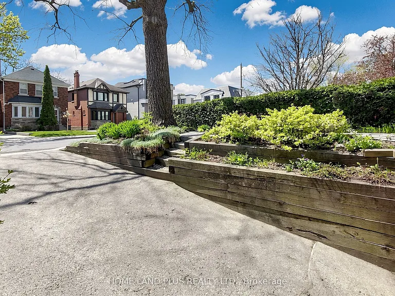 154 Brooke Ave — Photo 3