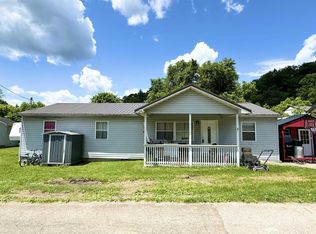 2 Meadow Ln, Huntington, WV 25704