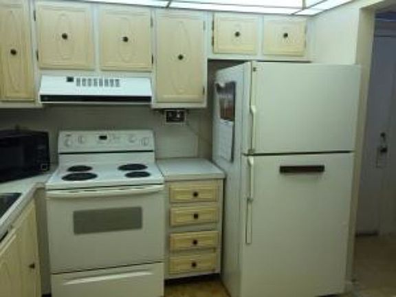 4th image of 257 S Cypress Rd APT 403