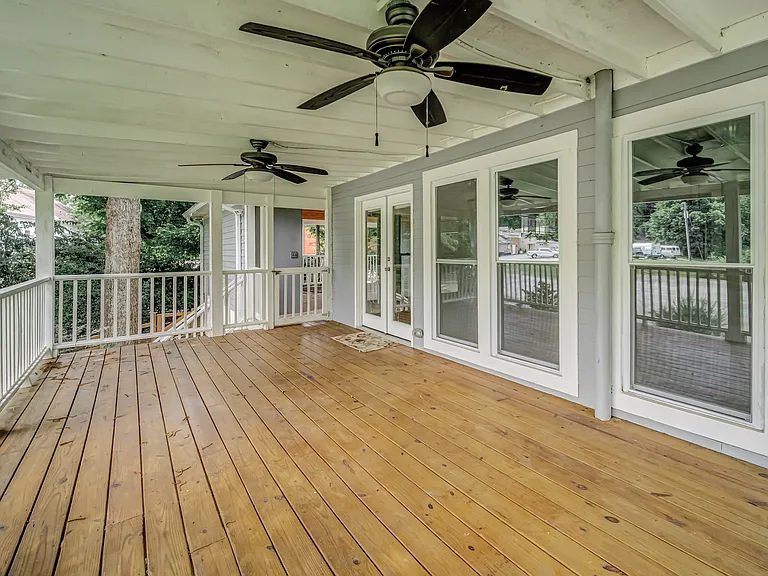 121 Brown St — Photo 36