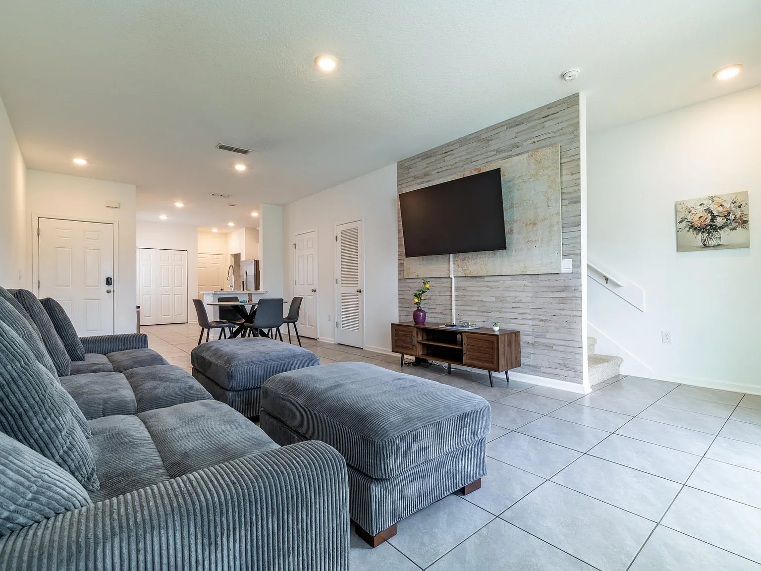 3 bed, 2.5 bath, 1502 sqft, $3,100 — Photo 3