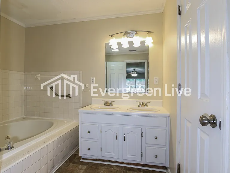 1919 Williams Dr — Photo 10