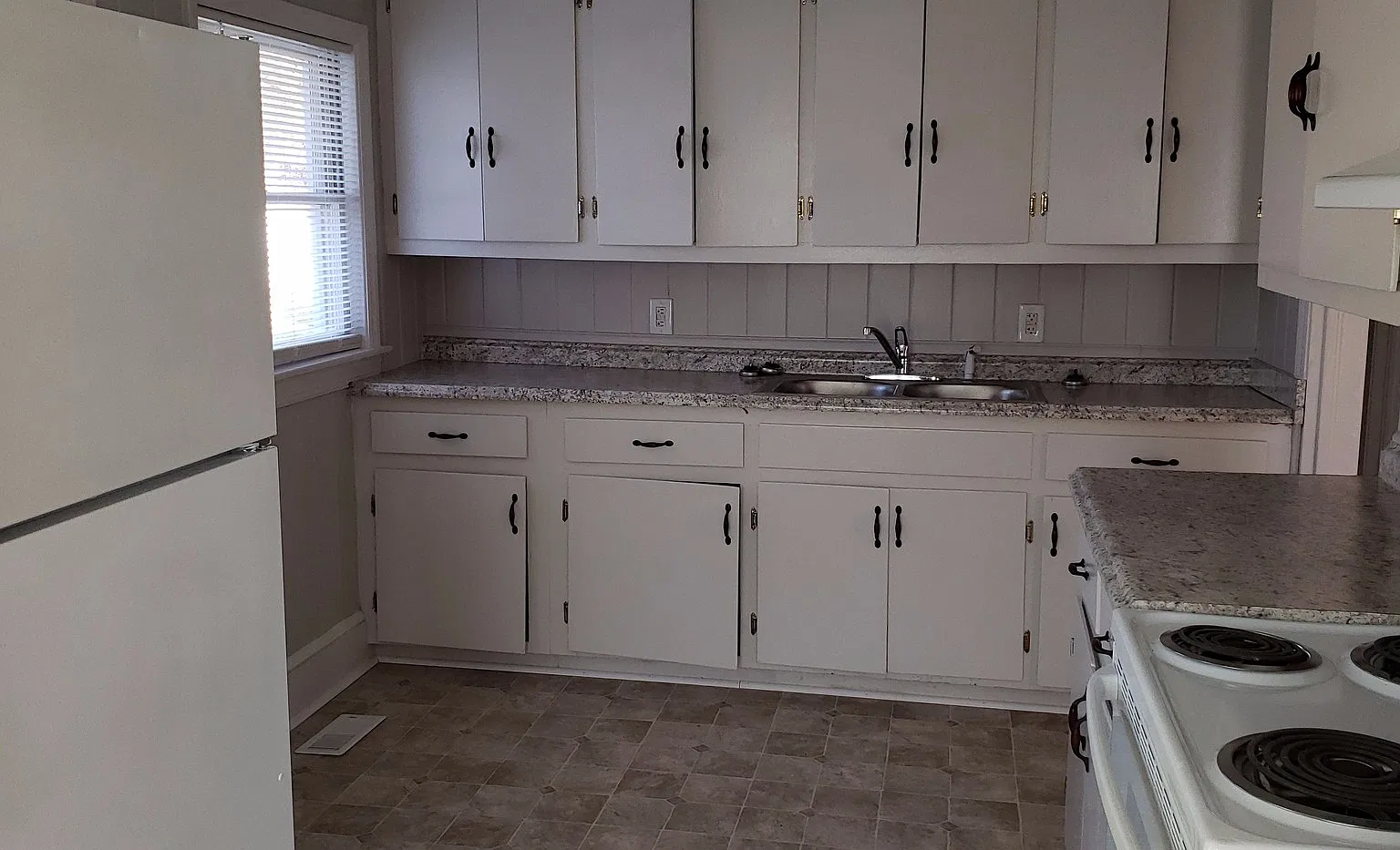 3 Bedroom 1 Bath Home in Godwin Heights — Photo 3