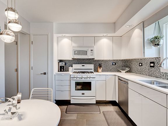 3rd image of 11121 Wisconsin Ct APT 3D