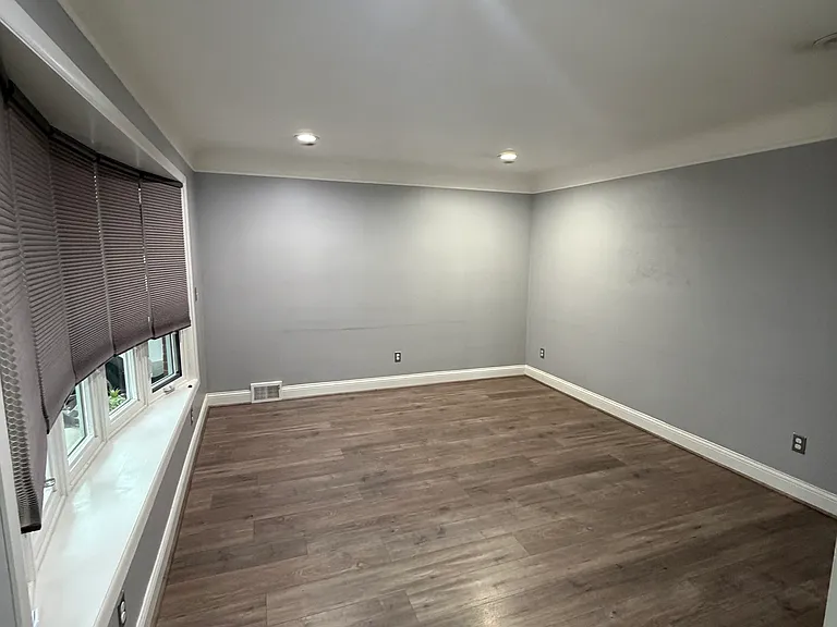 23133 Park St — Photo 2